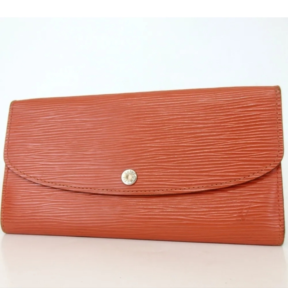 Authentic Louis Vuitton Portefeiulle Emily  Purse.